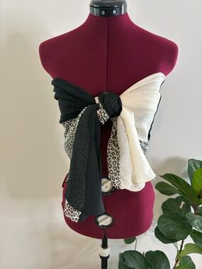 BALLY Black & white  Leopard Print Fashion Scarf Top